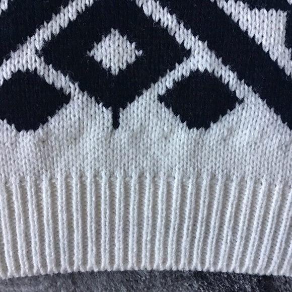 FOREVER 21 Sweater Crop Long Sleeves White/Black Size S - Picture 6 of 8